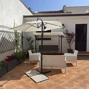 https://villa-delle-magnolie-quite-place-next-to-the-sea.sicilyhotelsitaly.net